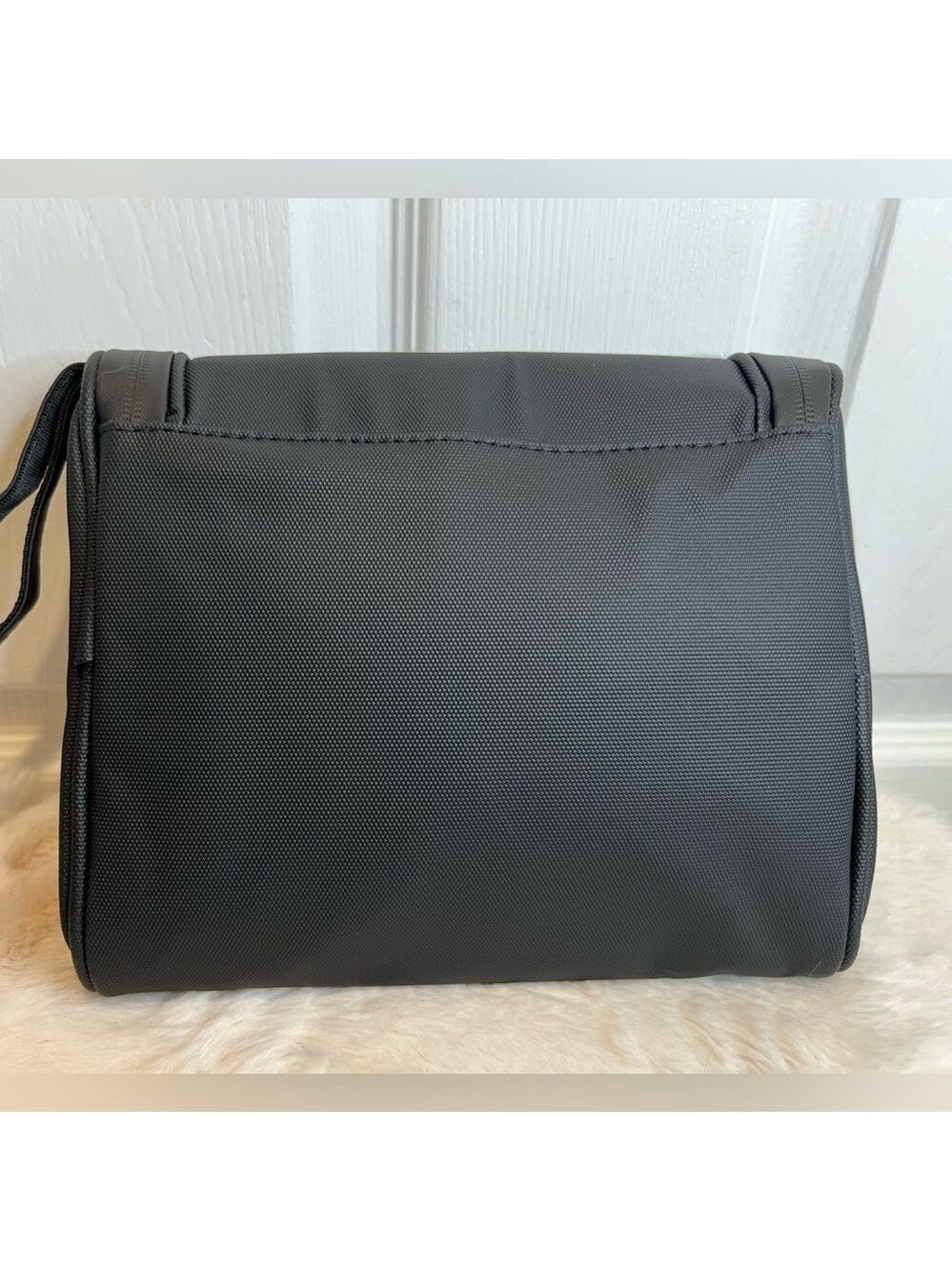 OUTGRAND HANGING MAKEUP BAG. WATERPROOF. NEW 3 - Picture 2 of 14